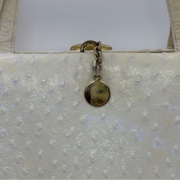 Vintage Classic Elegant Structured Top Handle Handbag – ostrich embossing -Ivory - Picture 3 of 14